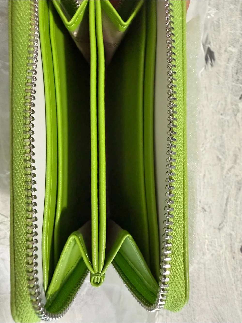 Michael Kors Lime Green Quilted Zip Card Case - Picture 3 of 5